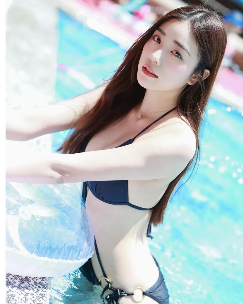 夏天怎么可以少的了泳衣呢