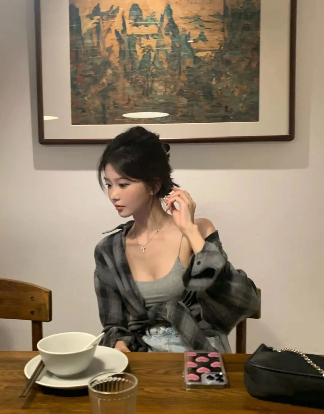 继郑女士之后，又被《1818黄金眼》带火的一位网红美女