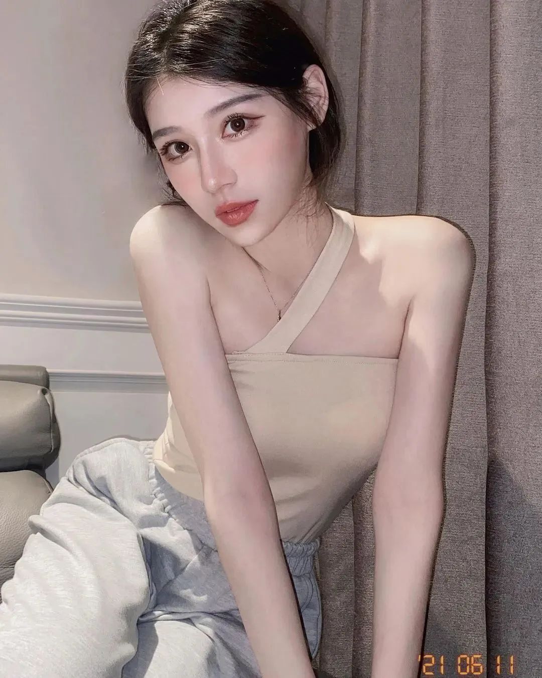 沁柔，清新甜美的“治愈系”女神
