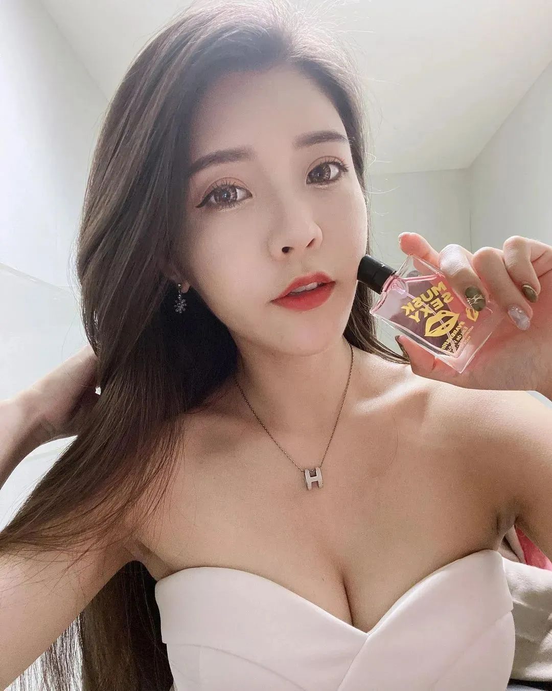 美女壁纸丨Chiao焦糖，长相甜美可人的台湾正妹