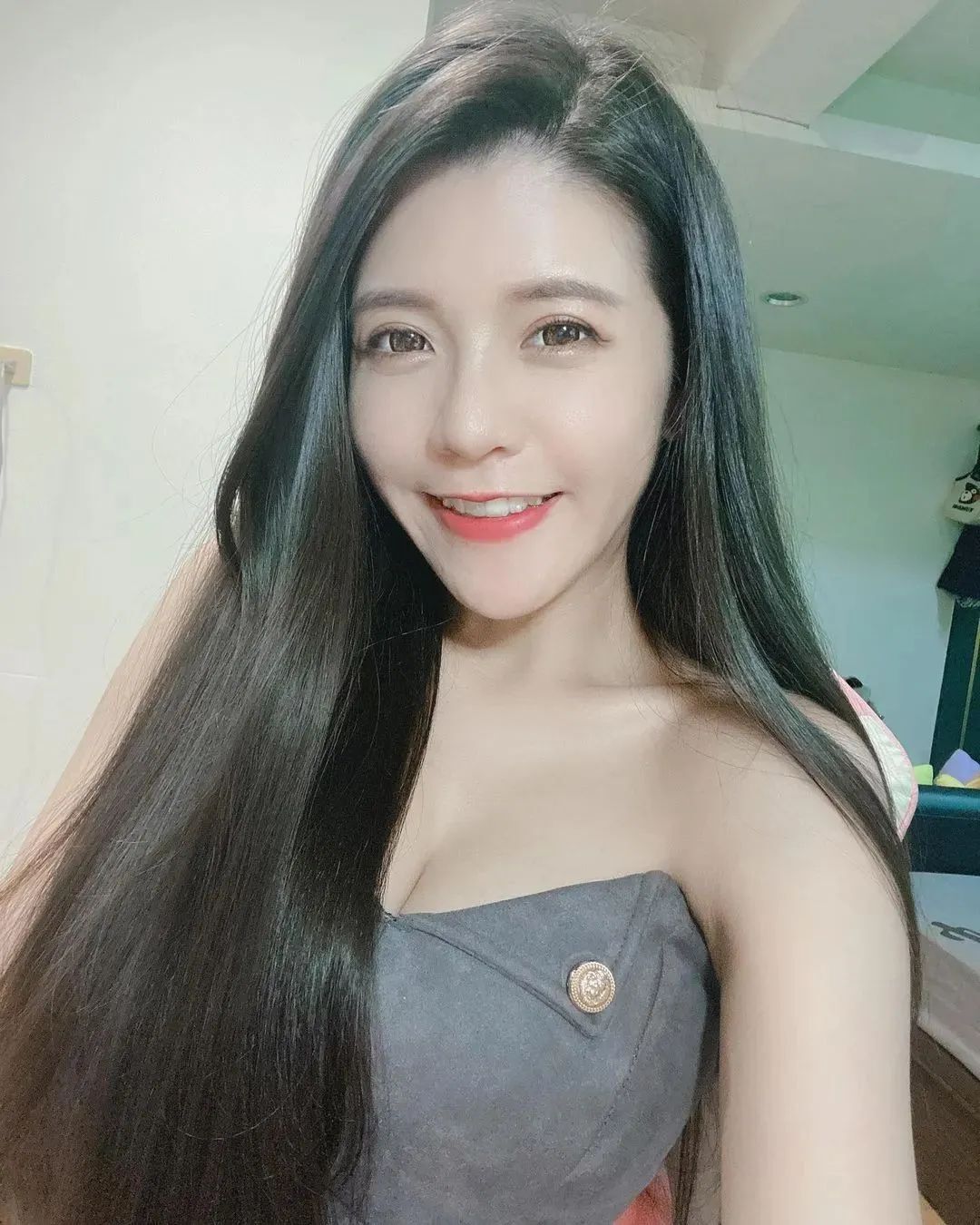 美女壁纸丨Chiao焦糖，长相甜美可人的台湾正妹