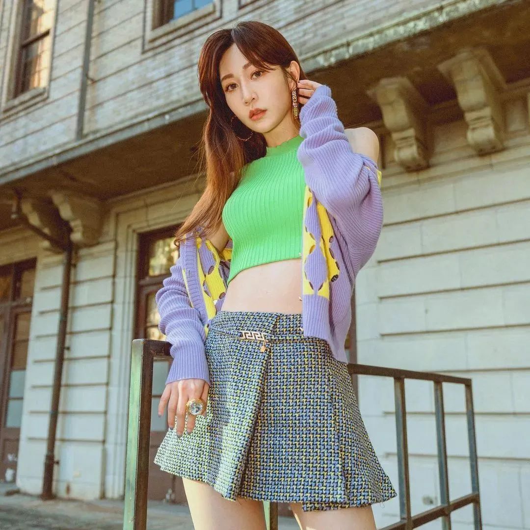 曾莞婷,40岁至今单身未婚的她，美出新高度