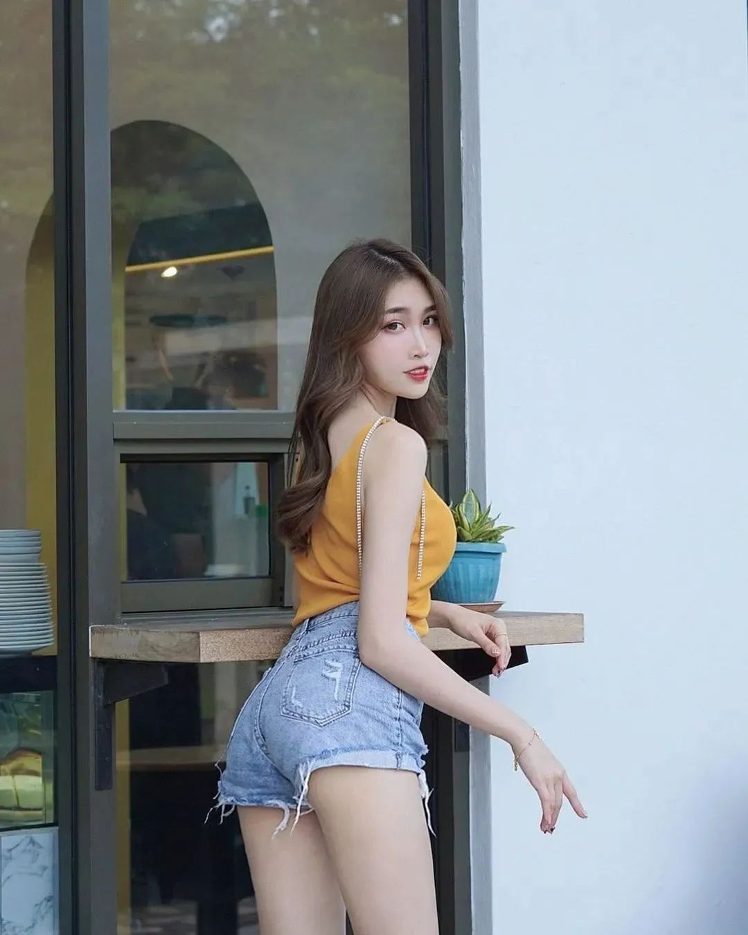 粉朵拉，美艳动人的网红美女