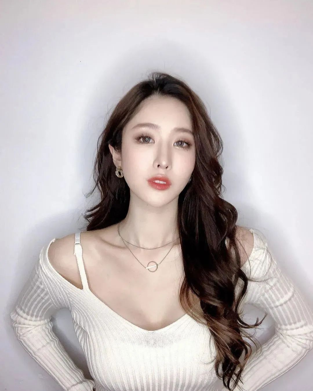 郑若青，又甜又美的气质女神