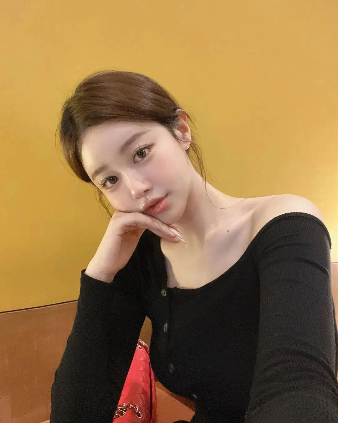 韩国网红uzaa，宛如人间“芭比娃娃”的气质女神