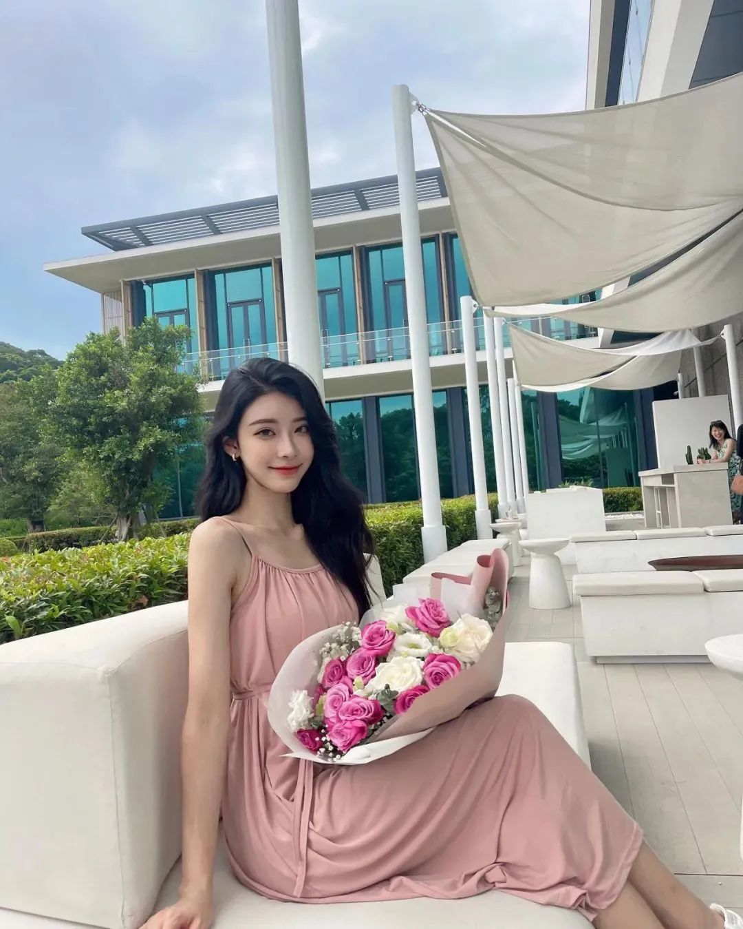 台湾网红杨琪琪，神似洪真英的甜美系女神