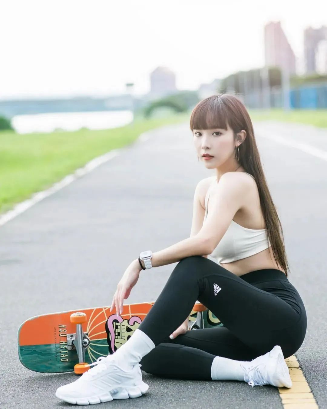 台湾网红叶骞逸，甜美迷人的啦啦队女神