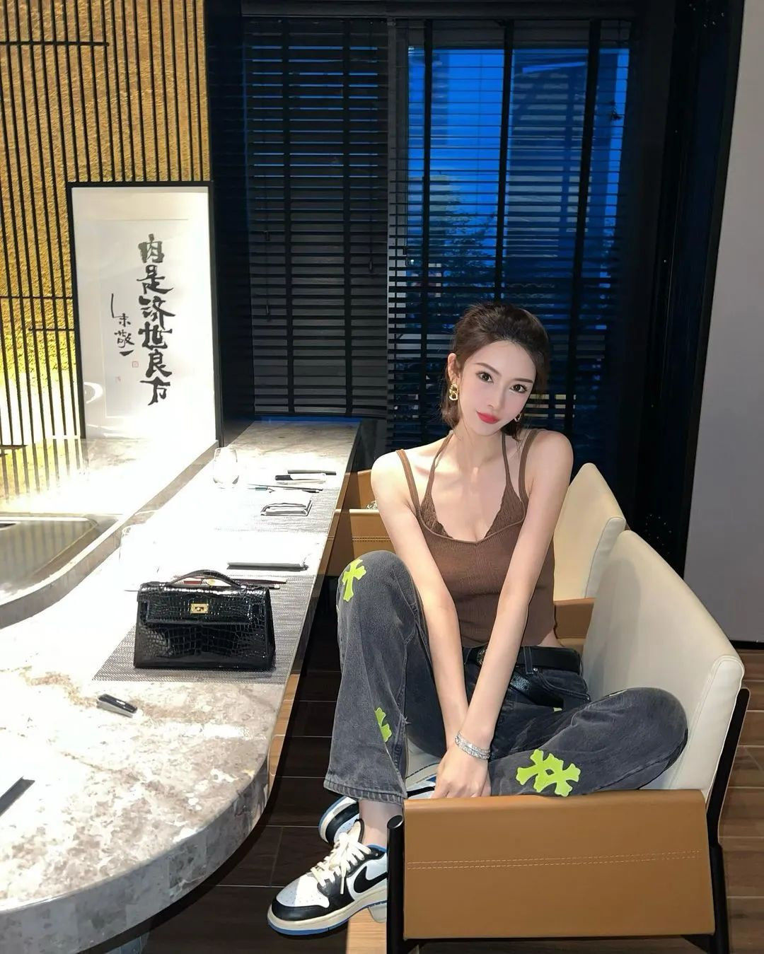 孔天天，甜美又性感的气质女神