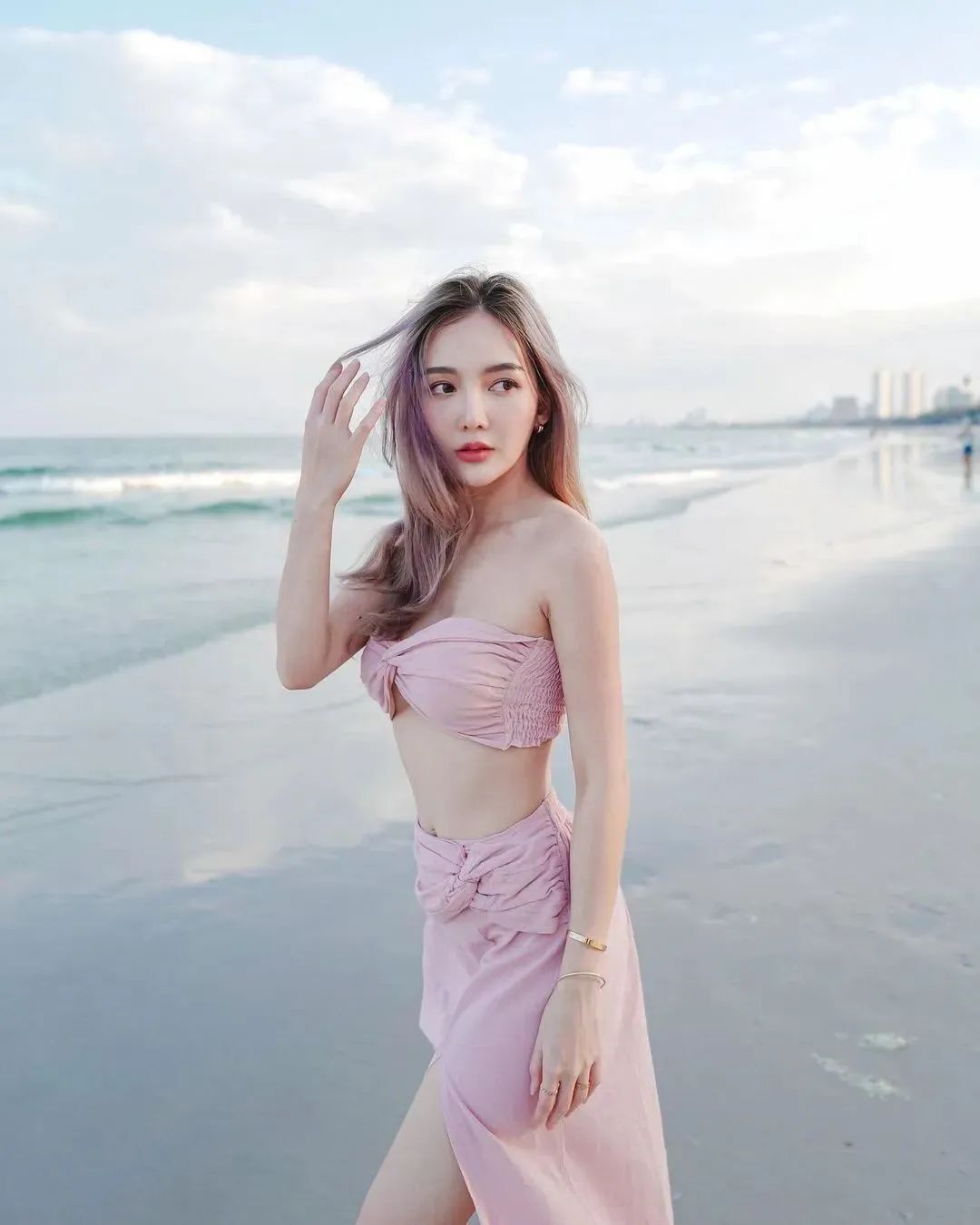 泰国网红rossarineye，辣度指数爆表的颜值女神