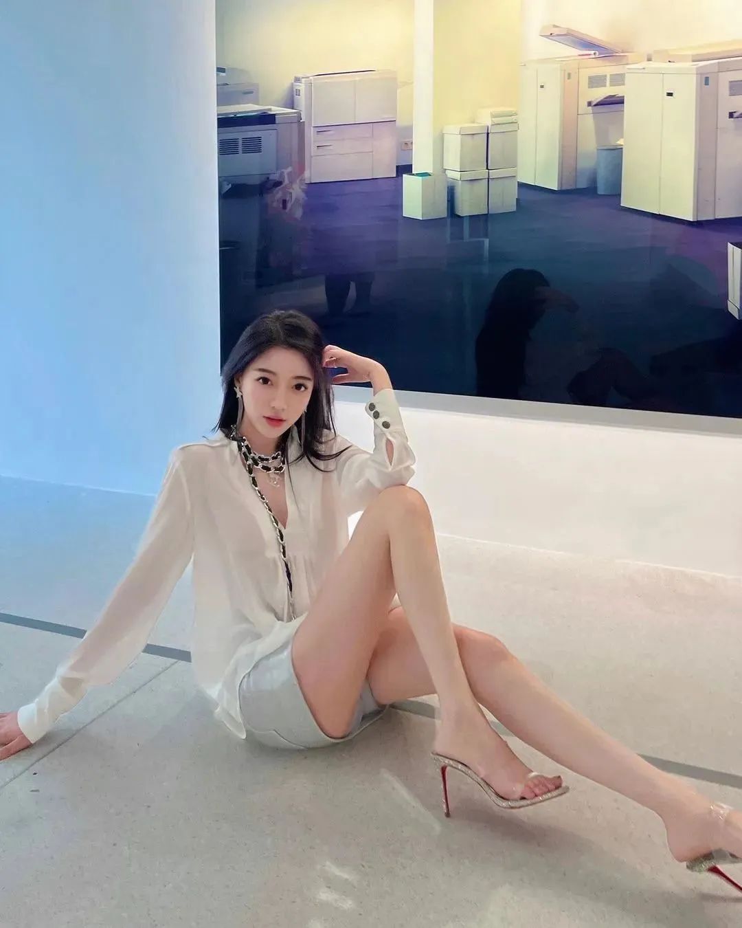 国产网红卢颖儿，甜美又性感的气质女神