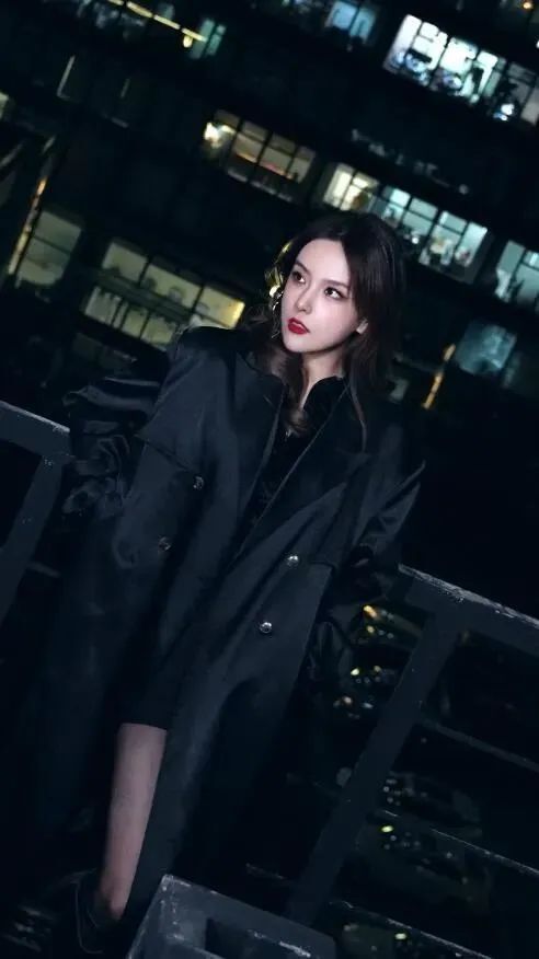 国产网红 | 冯雨，金丝眼镜一戴，妥妥的“斩男”系女神