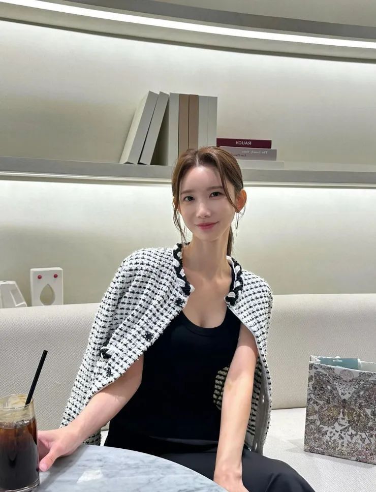 韩国网红 | 神似韩国女明星林允儿的顶级美女模特