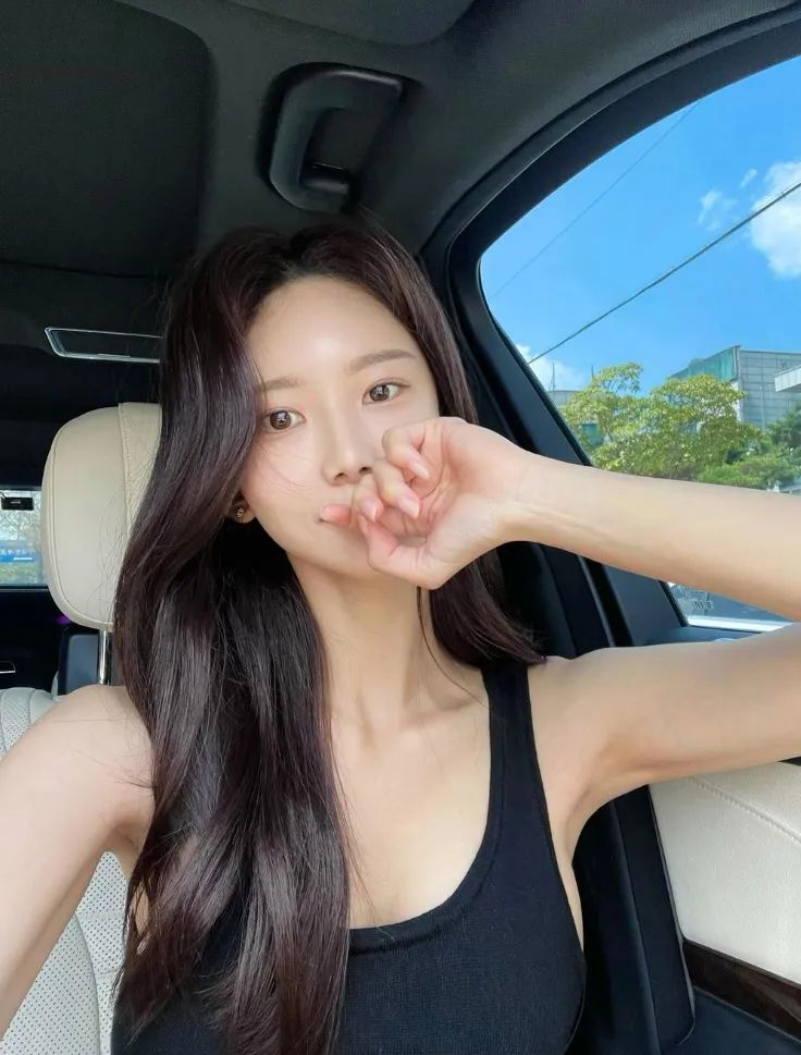 韩国网红 | 神似韩国女明星林允儿的顶级美女模特