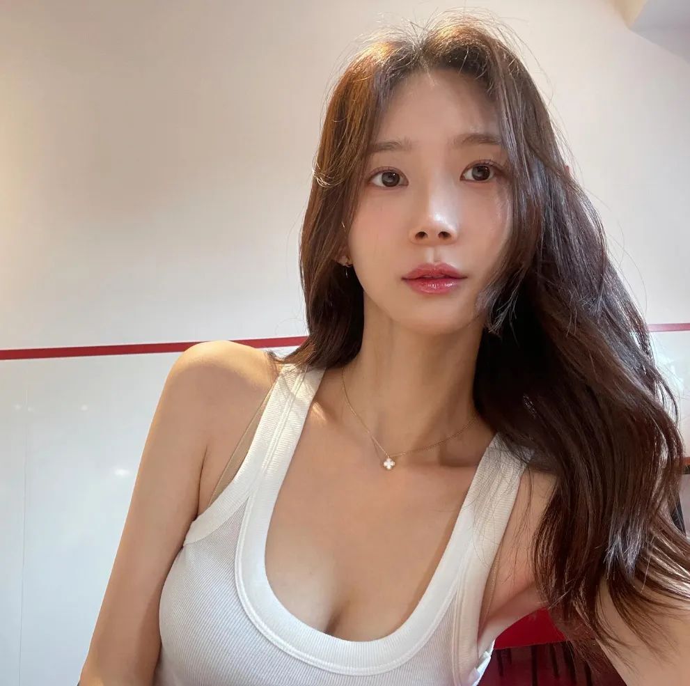 韩国网红 | 神似韩国女明星林允儿的顶级美女模特