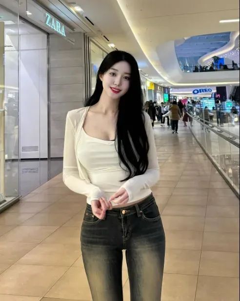 国产网红 | vin，甜美又性感的韩国空姐