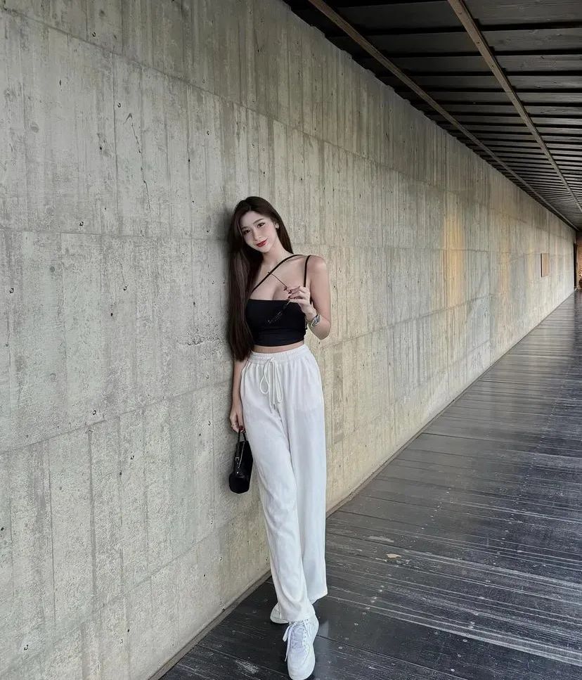 台湾网红 | 秒智，甜美又性感的顶级美女模特