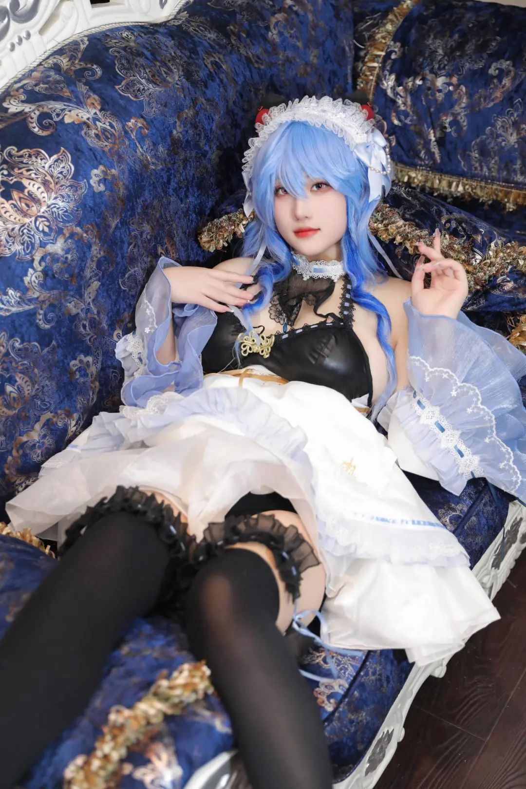 COS：原神甘雨女仆装COS看我乖嘛