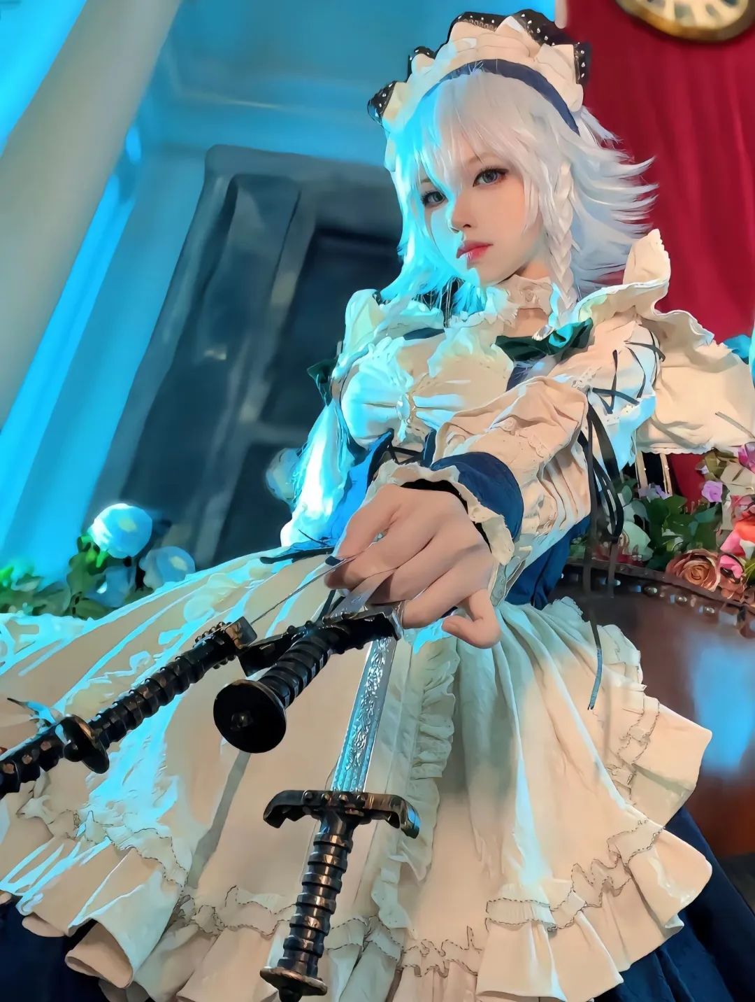 “与你度过的日子里， 我永远不会忘记你”#cos#东方Project#十六夜咲夜cos#白毛#甜妹