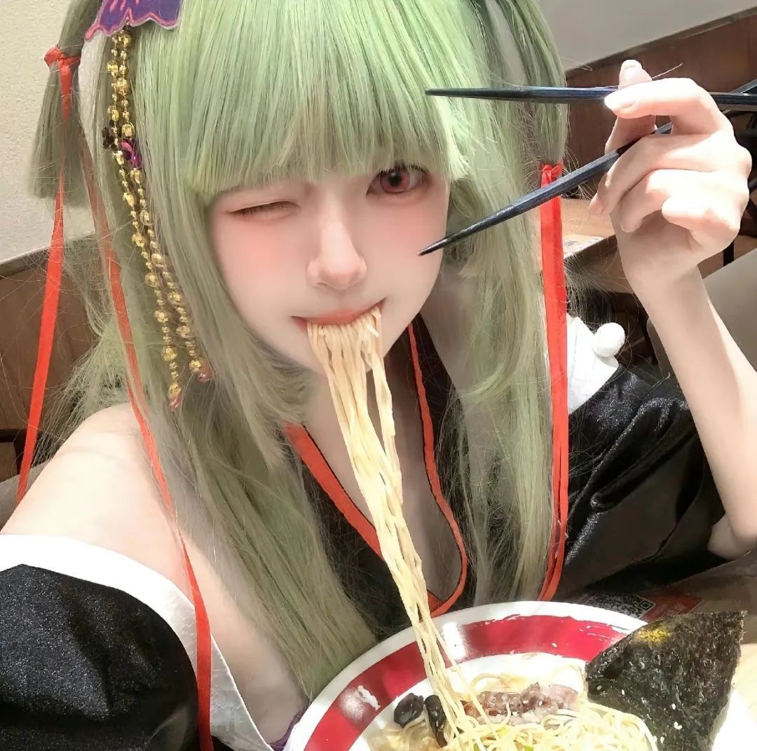“愿你不用再独与明月为伴，因为总是有人会幸福着你的幸福”#galgame#千恋万花#幼刀丛雨#cos#甜妹