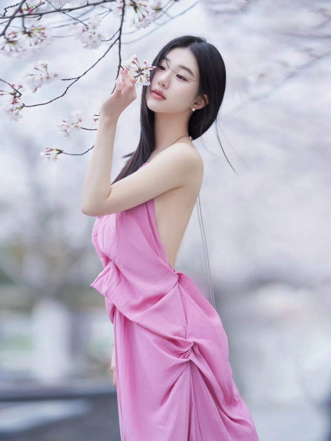 人美还是花美