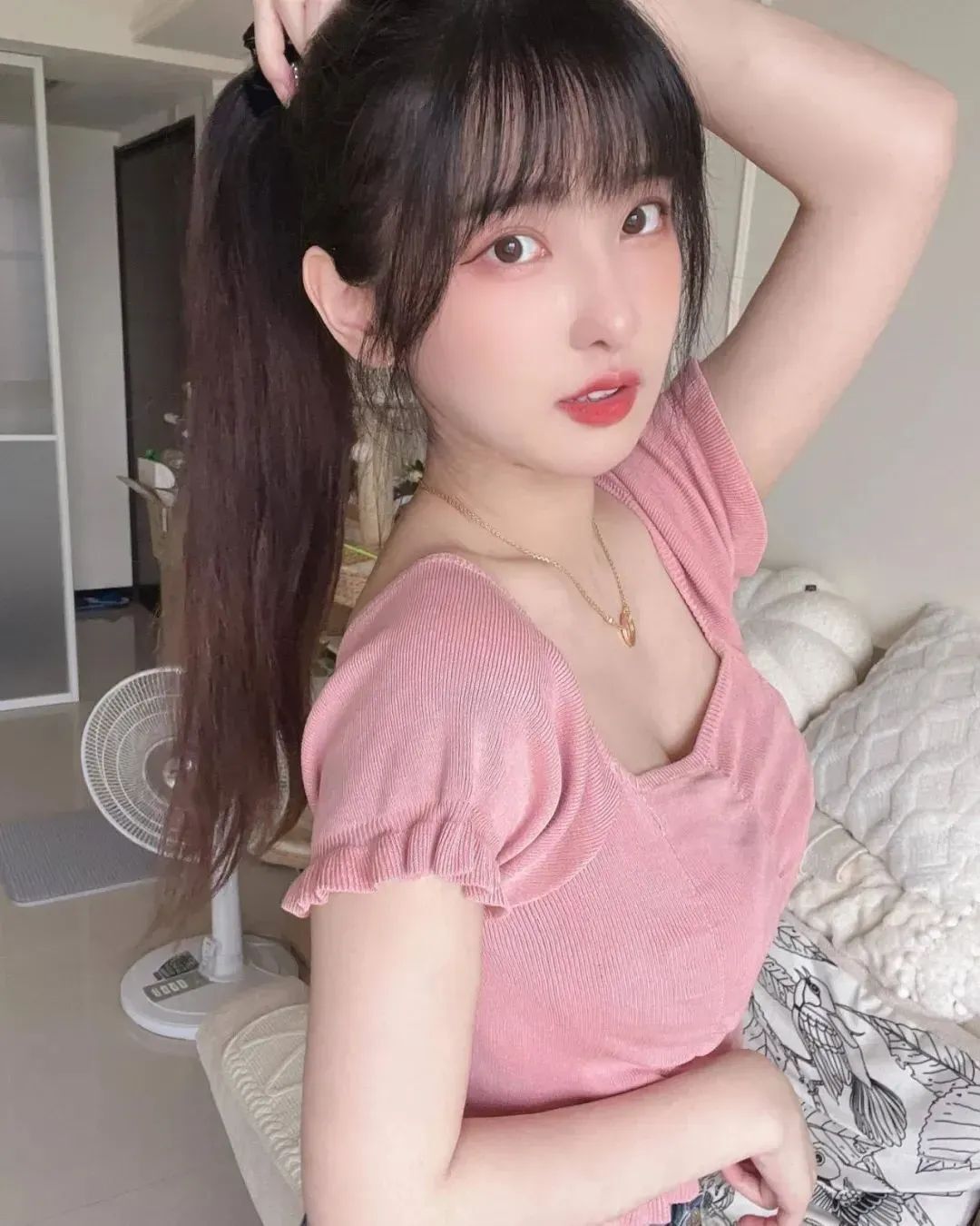 台湾的顶级女神！极品腰臀比，谁能不迷糊？