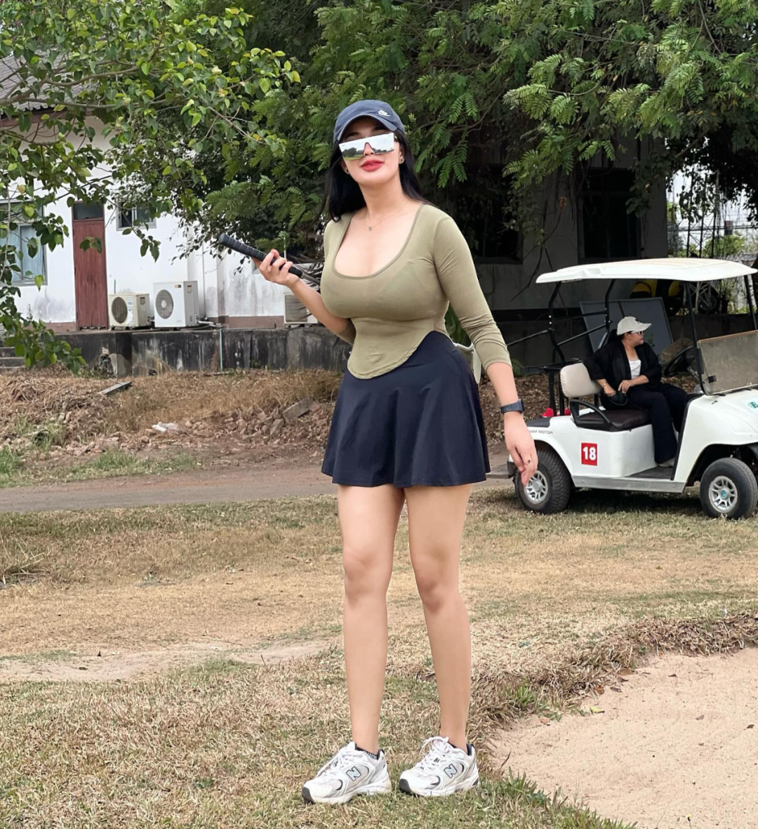 爱笑的女孩太有魅力了！身材真的好！
