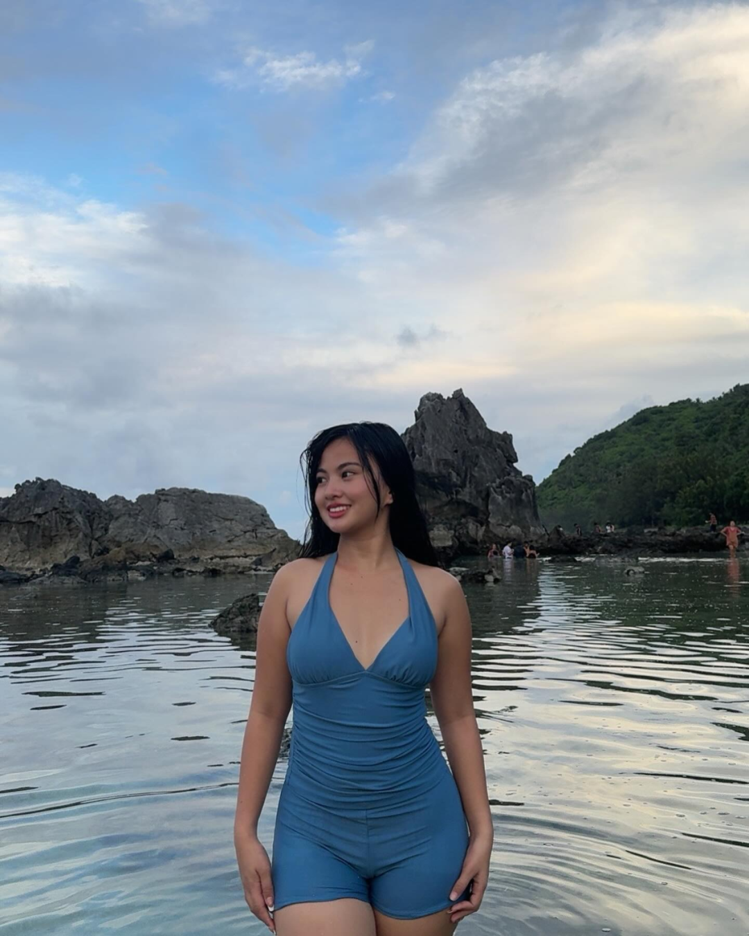 普普通通！但是非常耐看！身材不错！