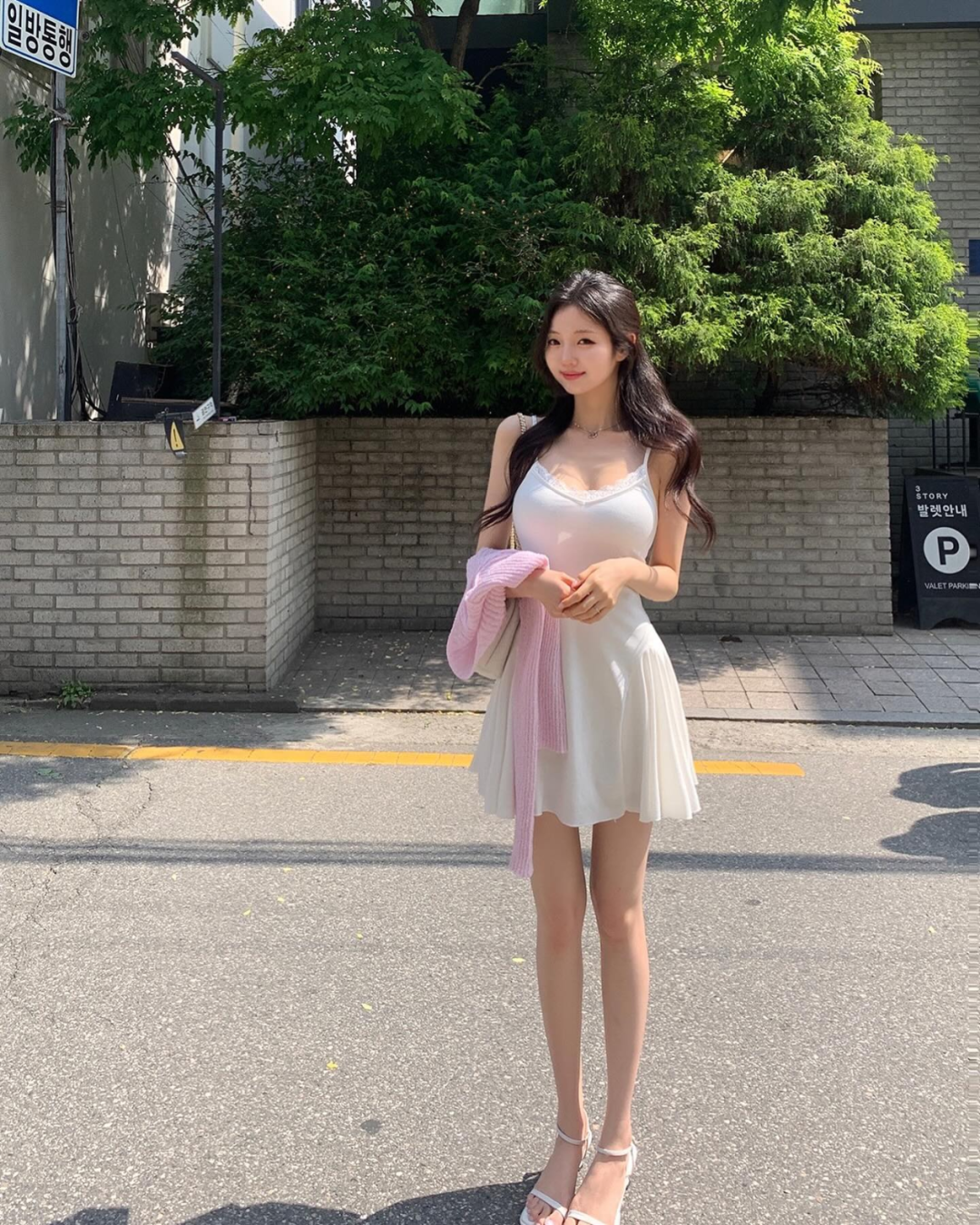 身材也太好了吧！笑容也灿烂！