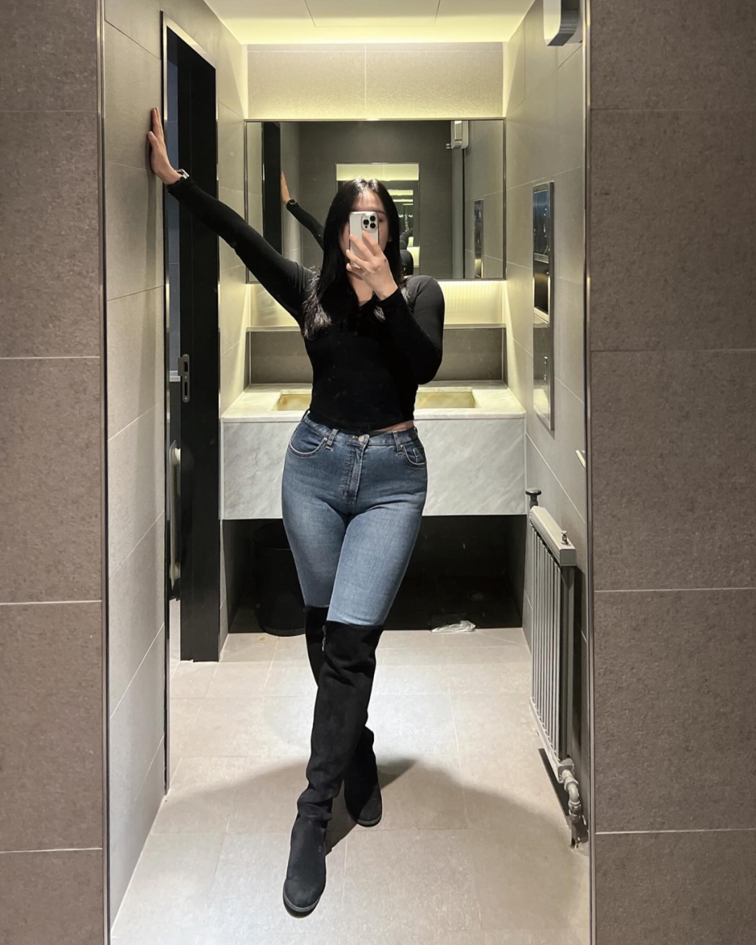 身材也太棒了吧！所以还是的多锻炼啊！