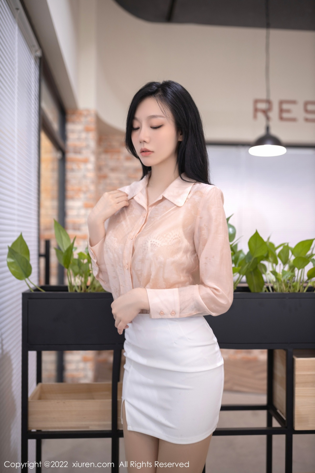 穿短裙肉丝的面试官！小姐姐好有魅力...