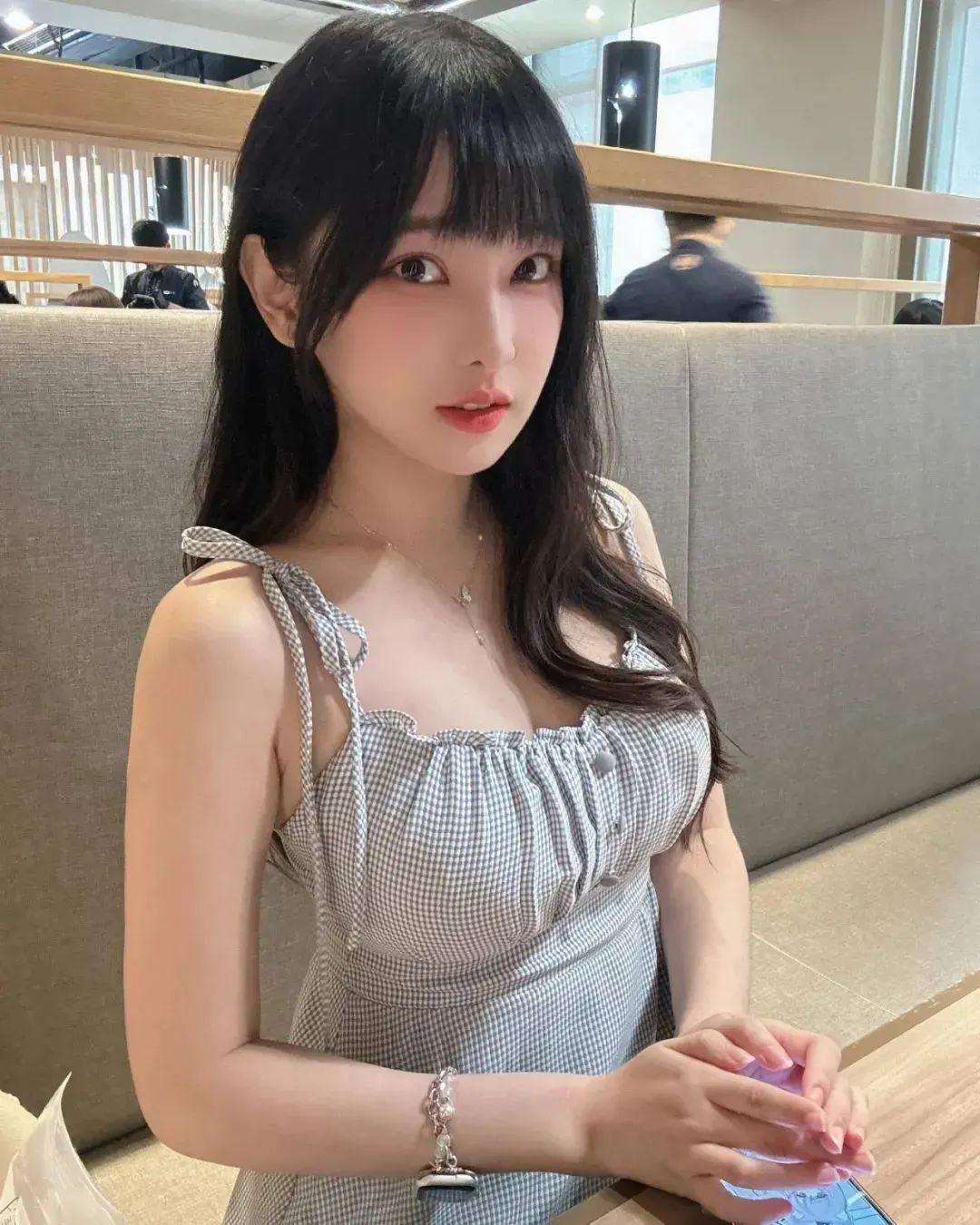 台湾的顶级女神！极品腰臀比，谁能不迷糊？