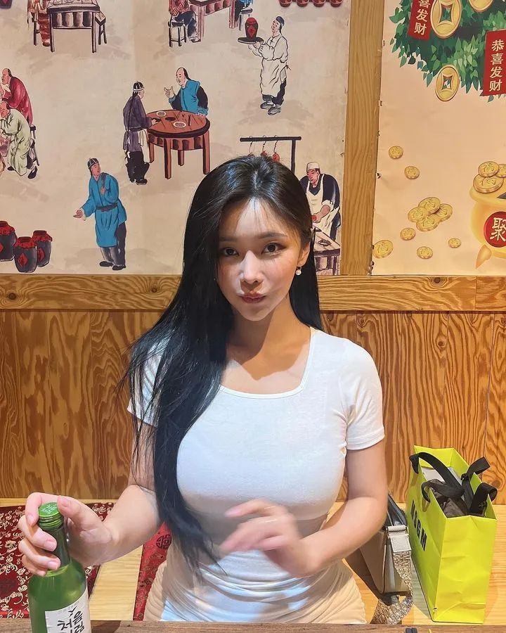 韩国顶级少妇！凹凸有致，欧美风身材，太润了