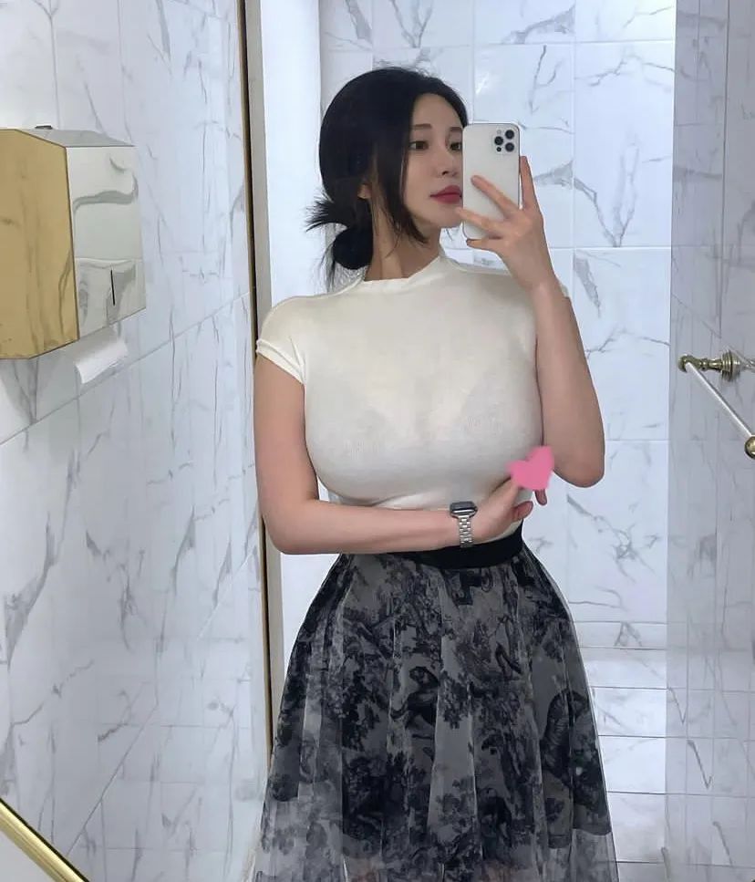 极品少妇！傲人上围！圆润臀部！好顶！