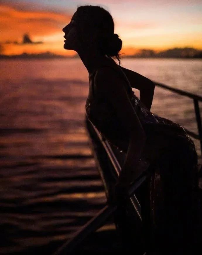 魅惑人心！迪丽热巴这腰臀比，根本顶不住！