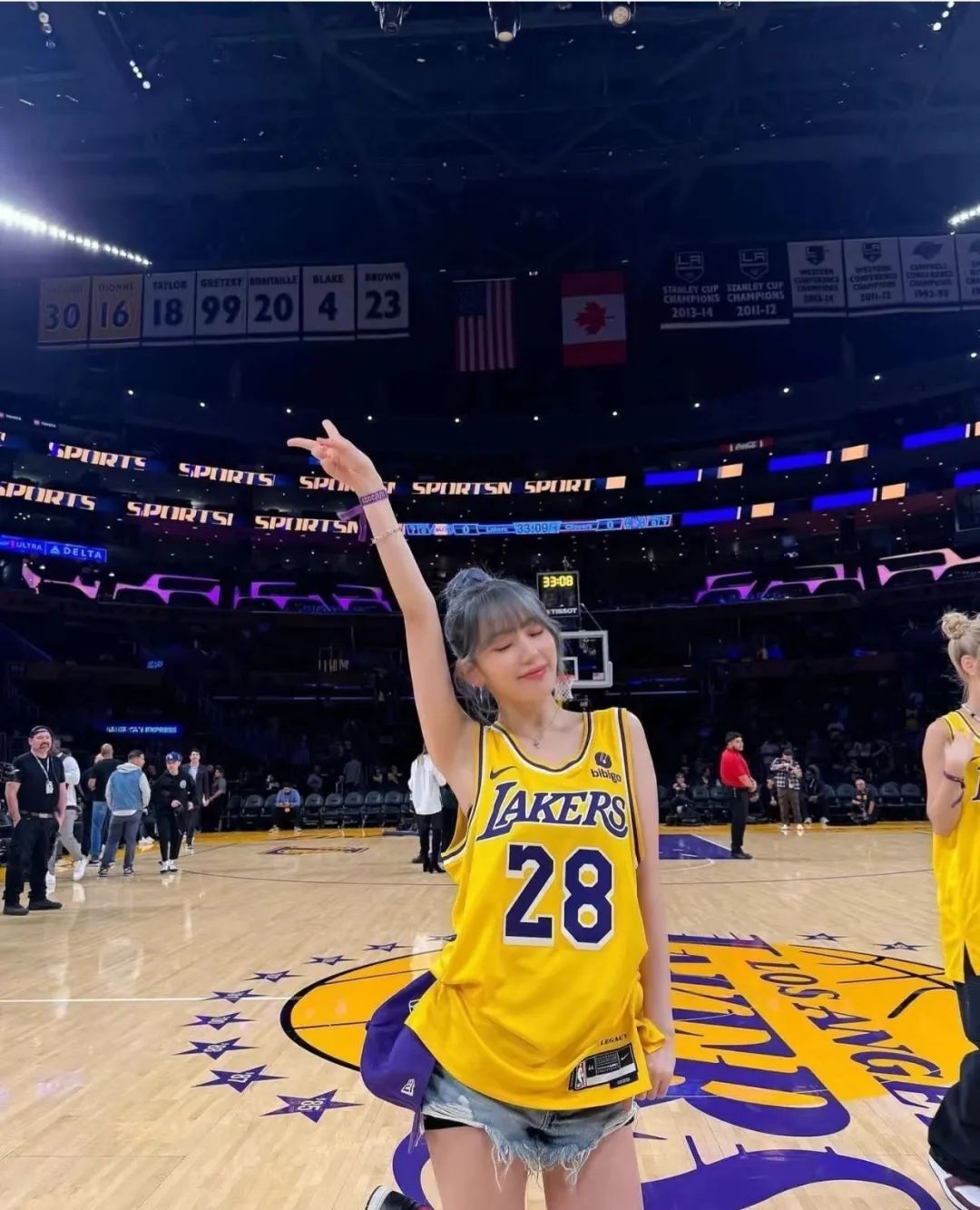 哇！湖人女球迷！全球百大美女！小姐姐好喜欢...