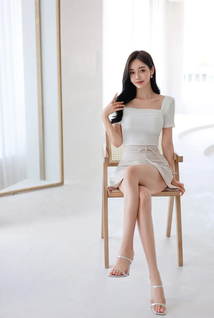孙允珠图鉴874，杏色短裙
