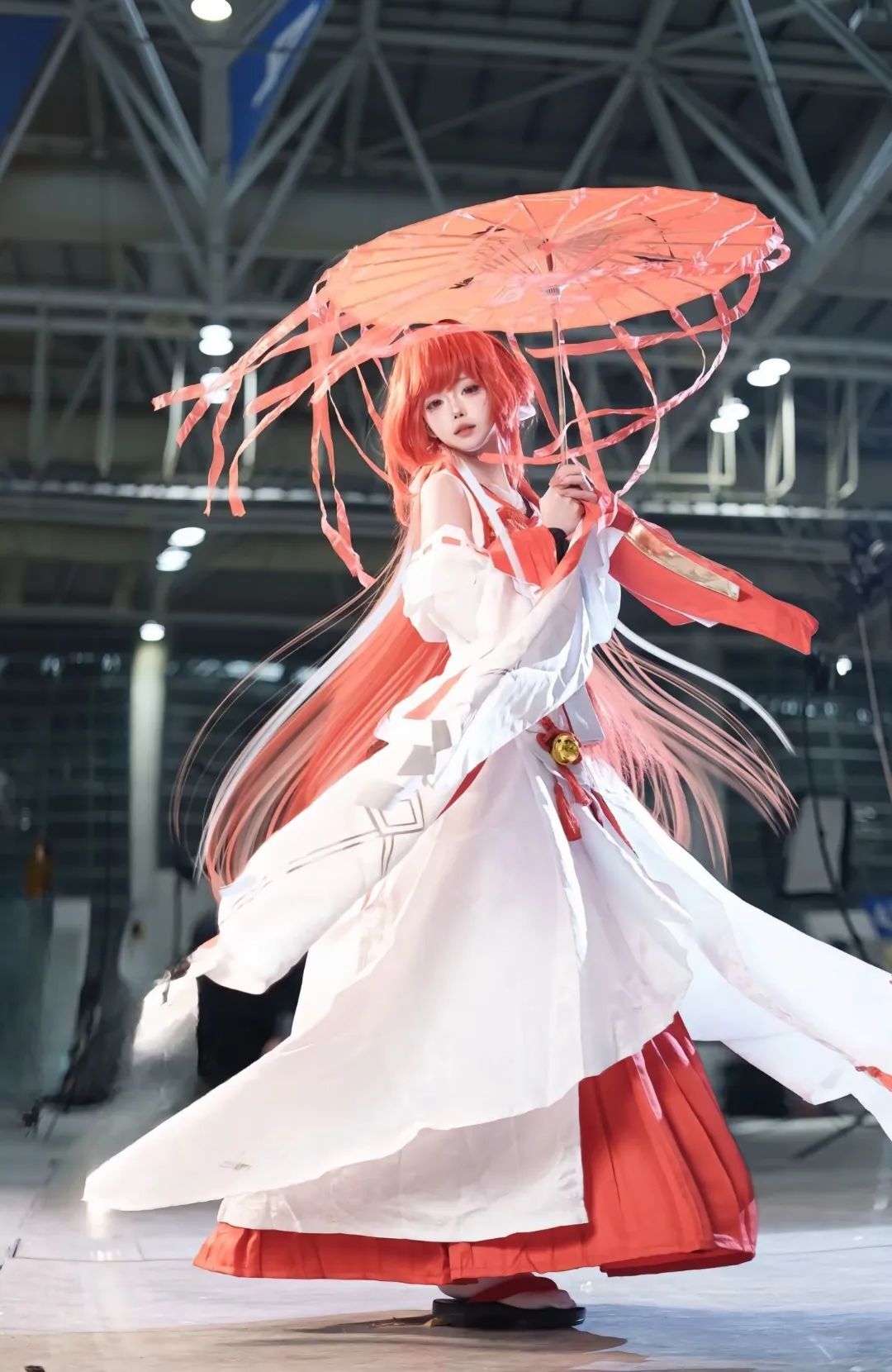 落尽红樱君不见，轻绘梨花泪沾衣#绘梨衣#龙族#cos#绘梨衣cos#甜妹