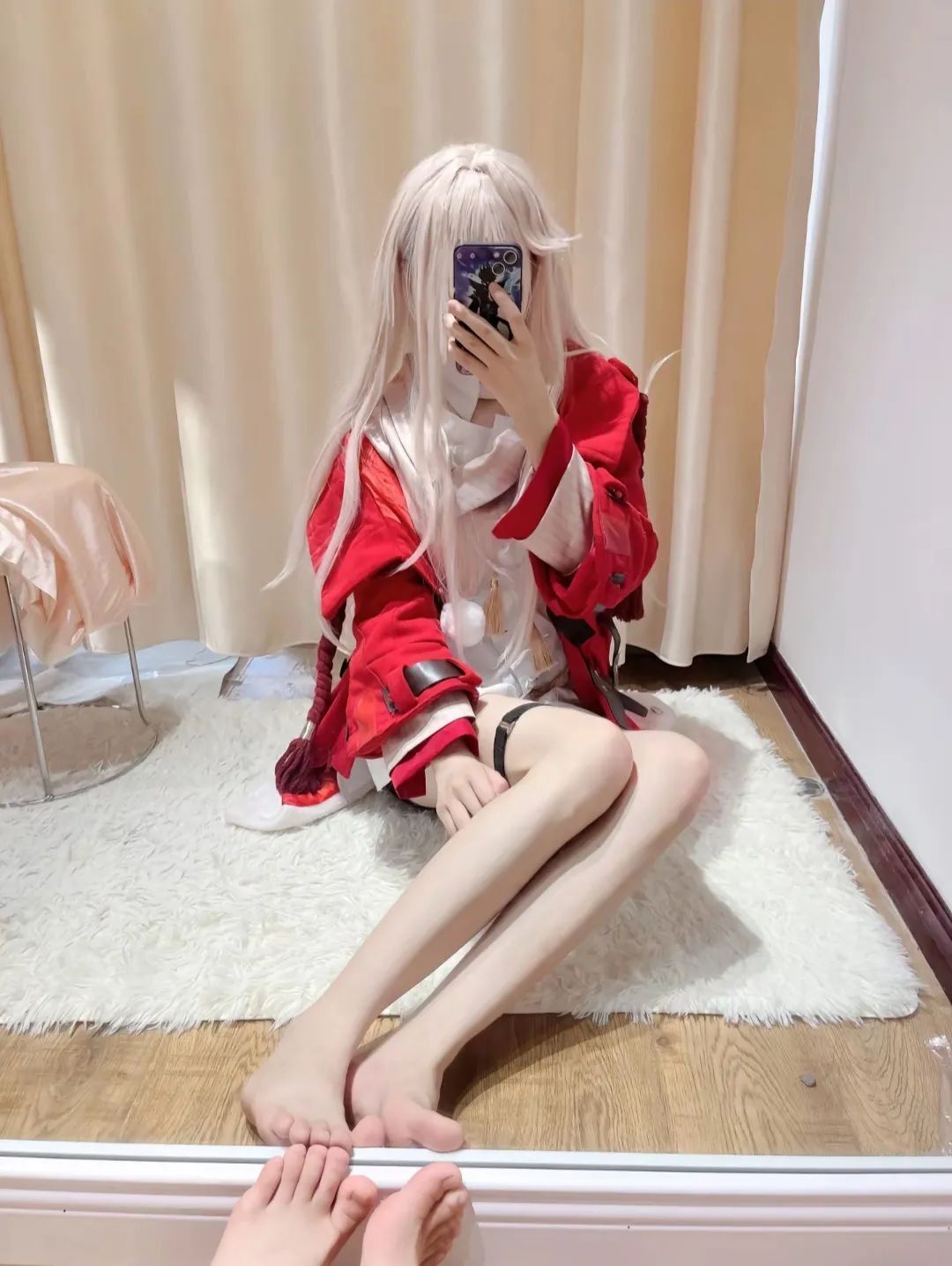 “人生就像烟火一样虽然漂亮却瞬间消失令人伤感，但是就算瞬间也好，我希望我们能够绽放，然后默默的凋谢。”#克拉拉#星穹铁道#cos