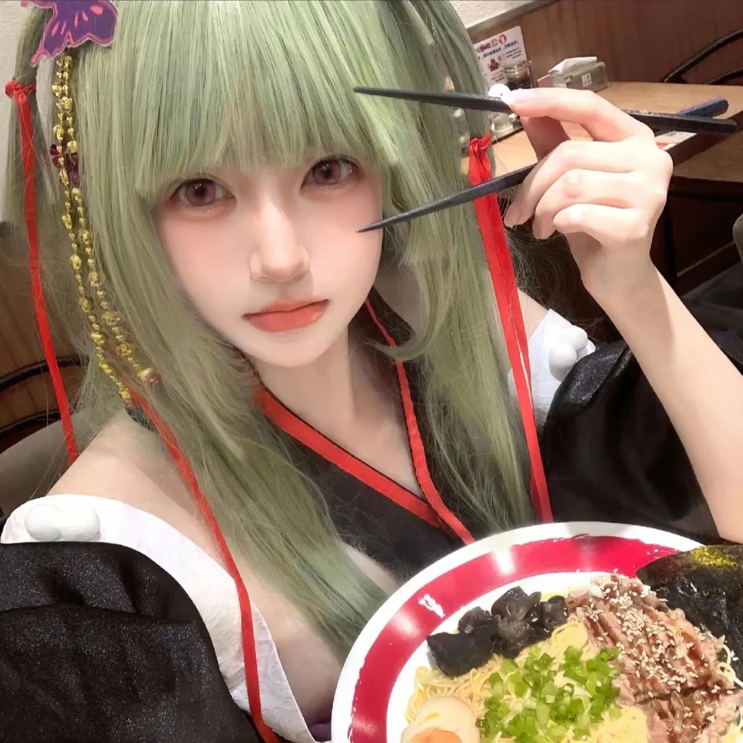 “愿你不用再独与明月为伴，因为总是有人会幸福着你的幸福”#galgame#千恋万花#幼刀丛雨#cos#甜妹