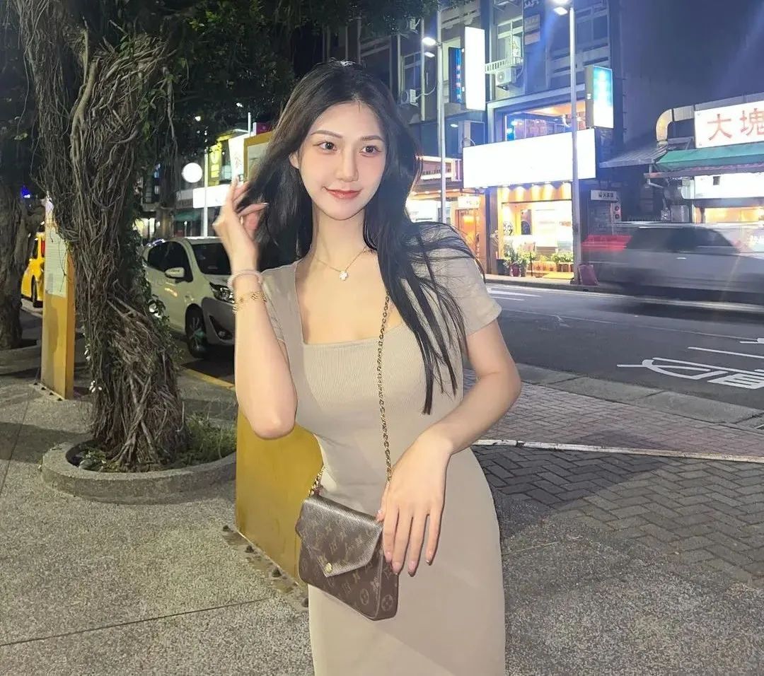 台湾网红小姐姐！嘴巴有点像舒淇