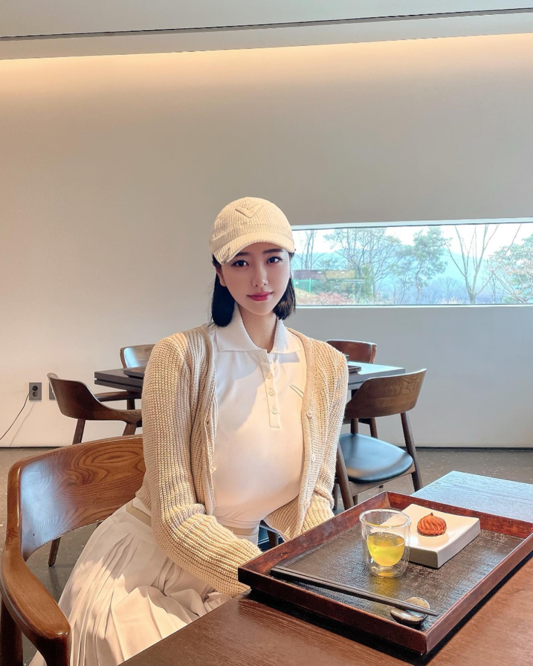 令人羡慕的脸蛋！引人注目的身材！