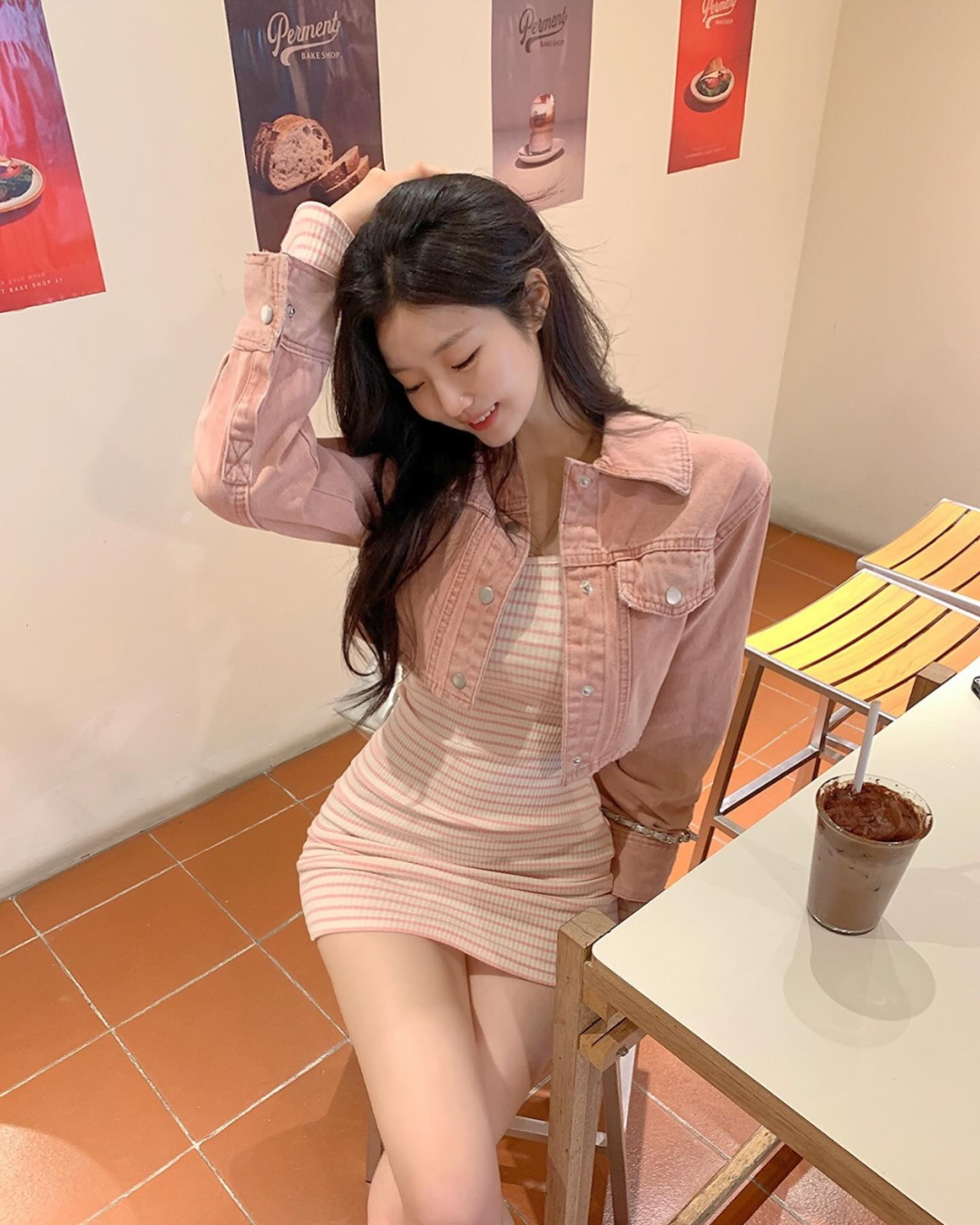 身材也太好了吧！笑容也灿烂！