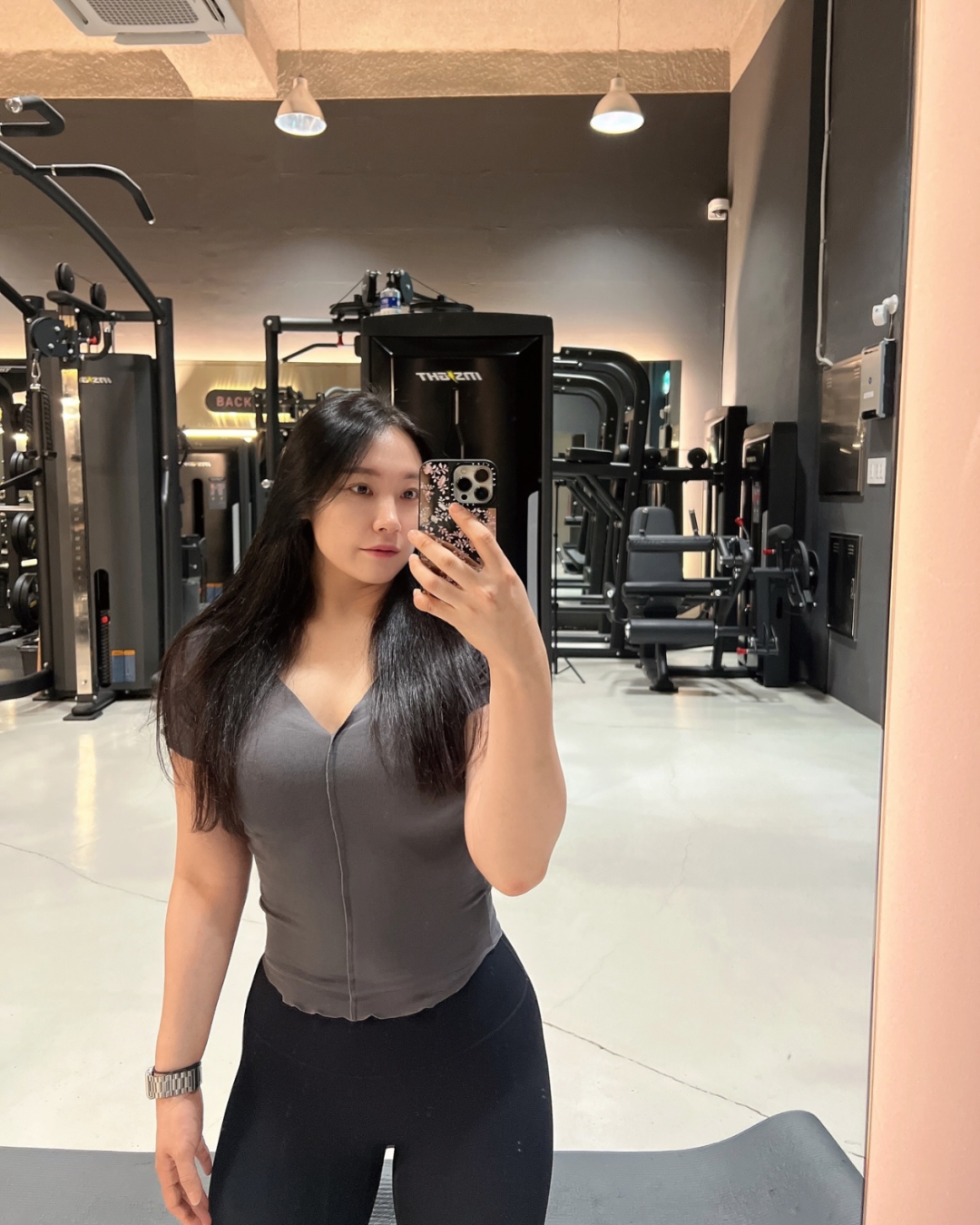 身材也太棒了吧！所以还是的多锻炼啊！