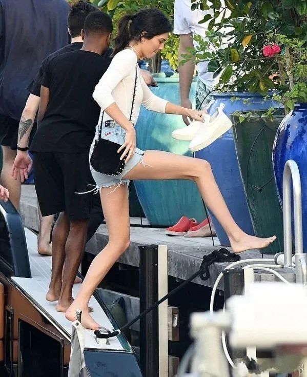 肯达尔-詹娜美照，朋友们看了都说喜欢！