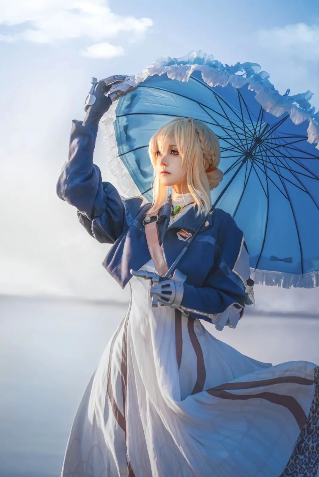 “花无凋零之日， 爱无传递之时 ，爱情恒古不变， 紫罗兰永世长存。#薇尔莉特#cos#紫罗兰永恒花园#甜妹