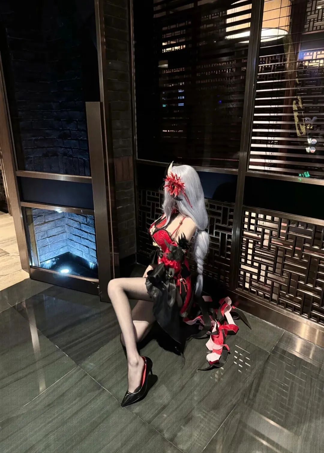 “如果我是风筝的话这根线对我而言便是极为重要的东西意味着情缘和牵绊还有…”“你才是真正能锁住我的红绳。”#申鹤#彼岸花#cos