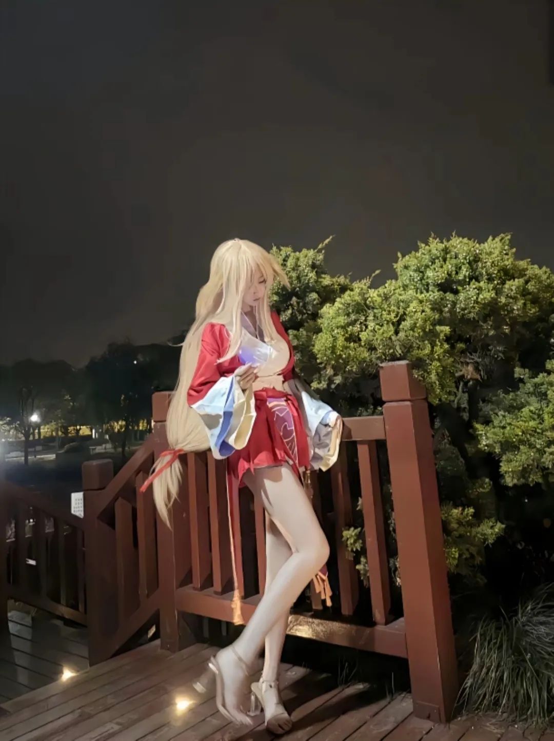 “狐妖之力，源于至情，既是因情而生的力，又怎么会不让自己，为情所伤呢?这便是红线的宿命，红线仙的宿命···#涂山红红#cos