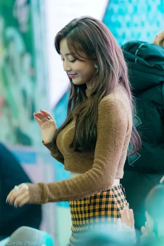 韩国女团长！纯天然完美身材，谁能不迷糊啊？