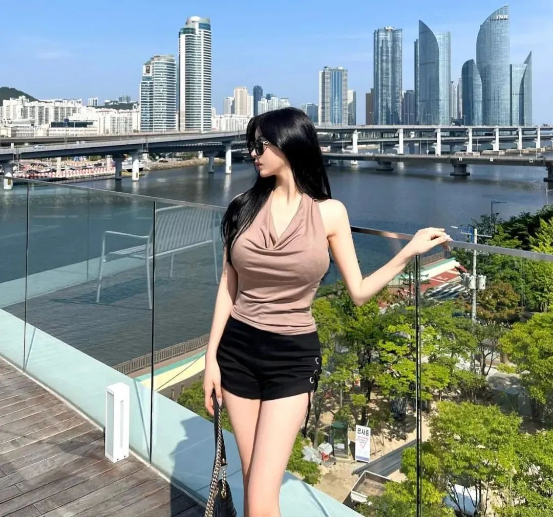 韩国顶级网红！圆润饱满身材，谁能不迷糊？