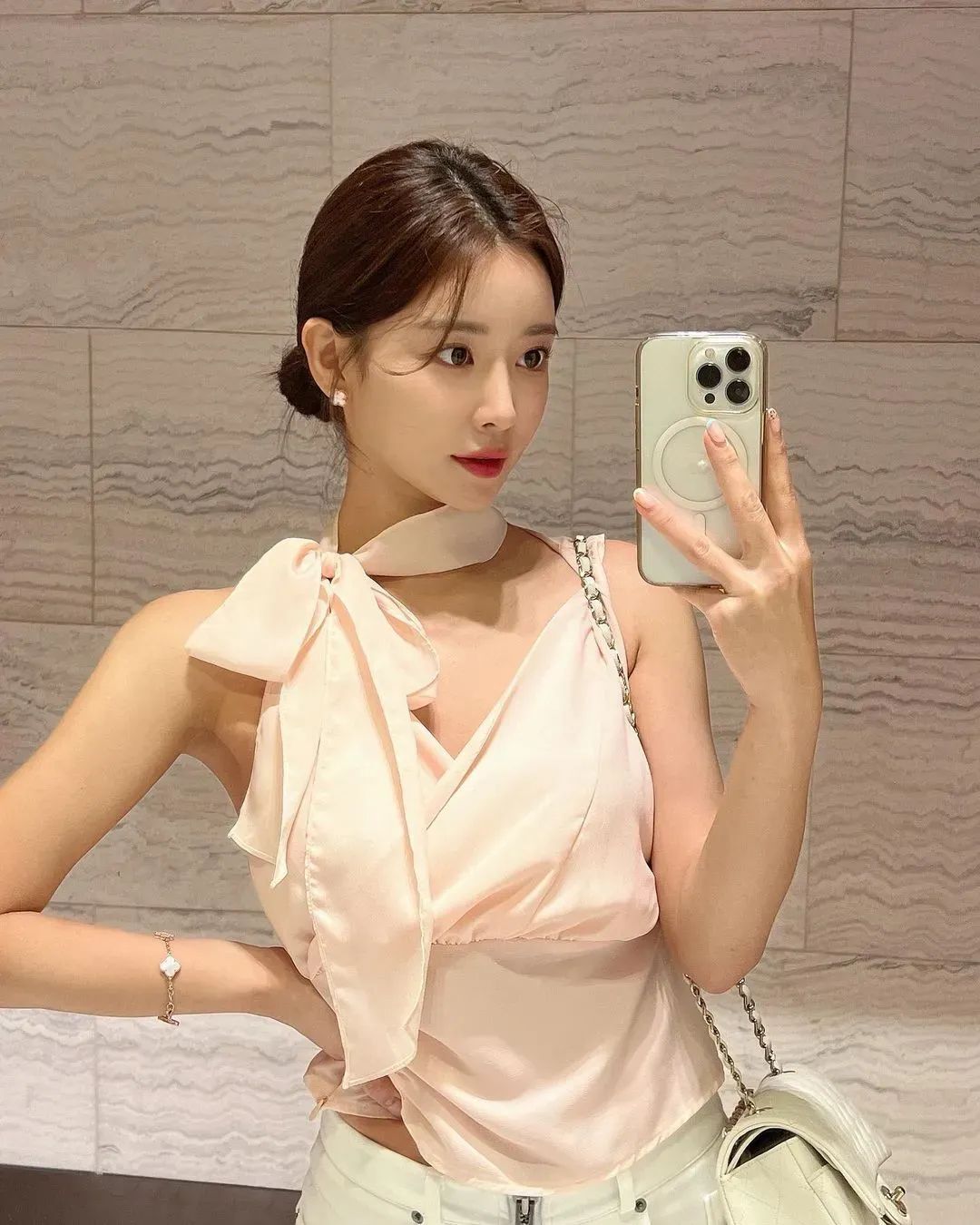 颜值逆天的韩国小妞，好想抱抱她